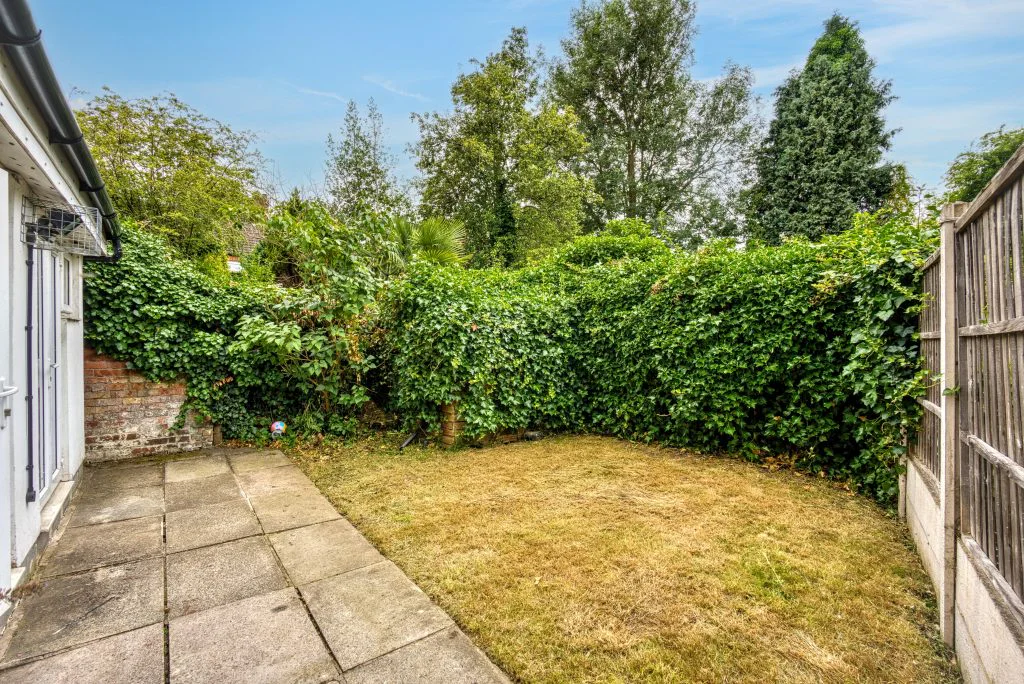 106SL - Back garden