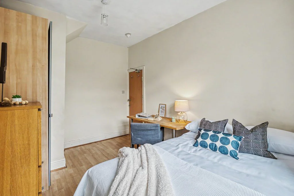 106SL - Bedroom 5