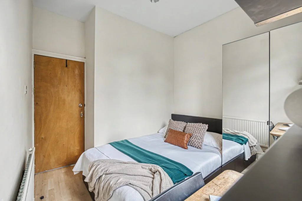 106SL - Bedroom 6