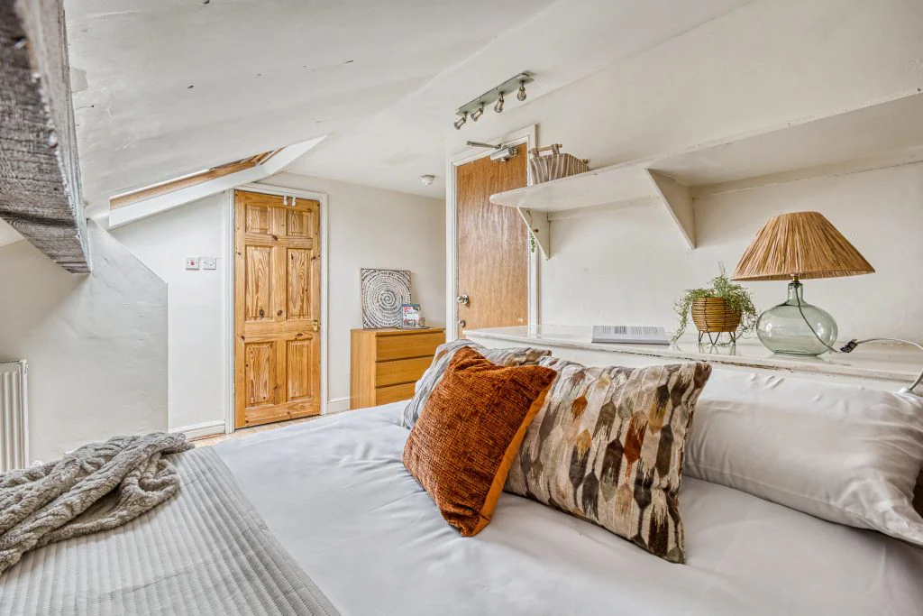 106SL - Bedroom 7
