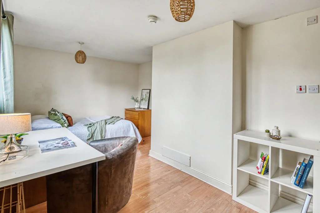 106SL - Bedroom 8