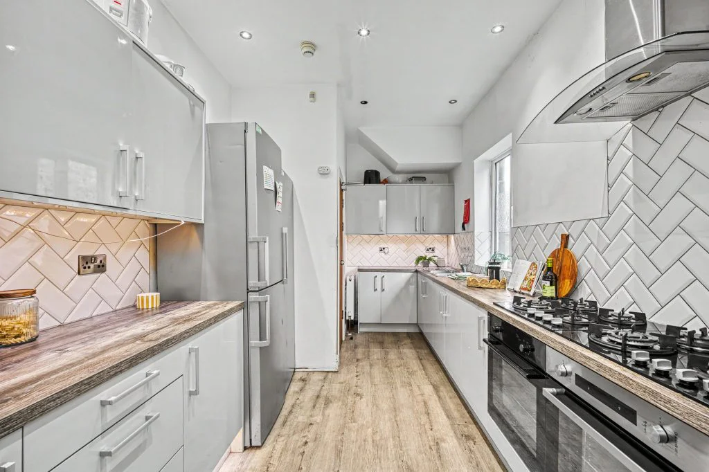 106SL - Kitchen