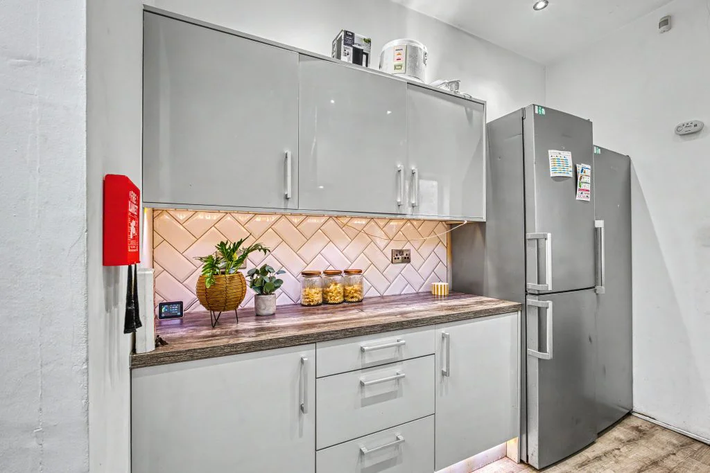 106SL - Kitchen