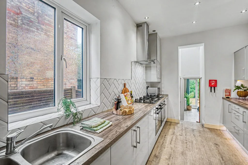 106SL - Kitchen
