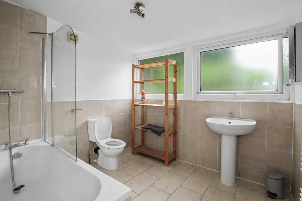 10A - Second-floor bathroom