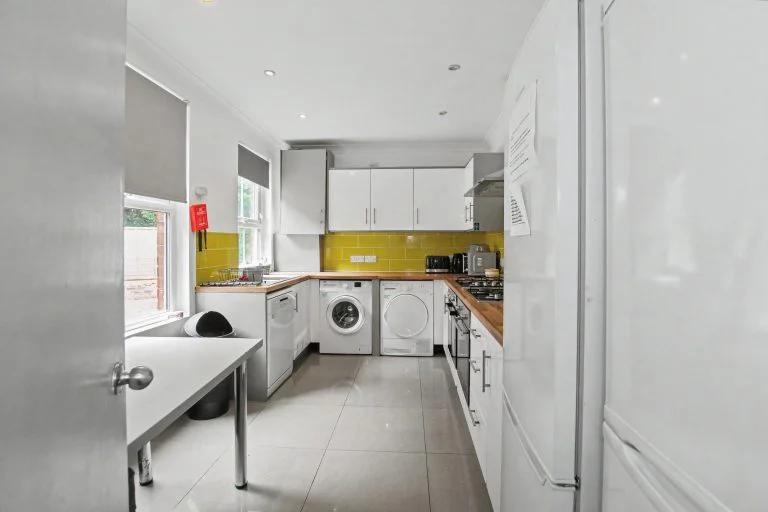 10 Aubrey Road