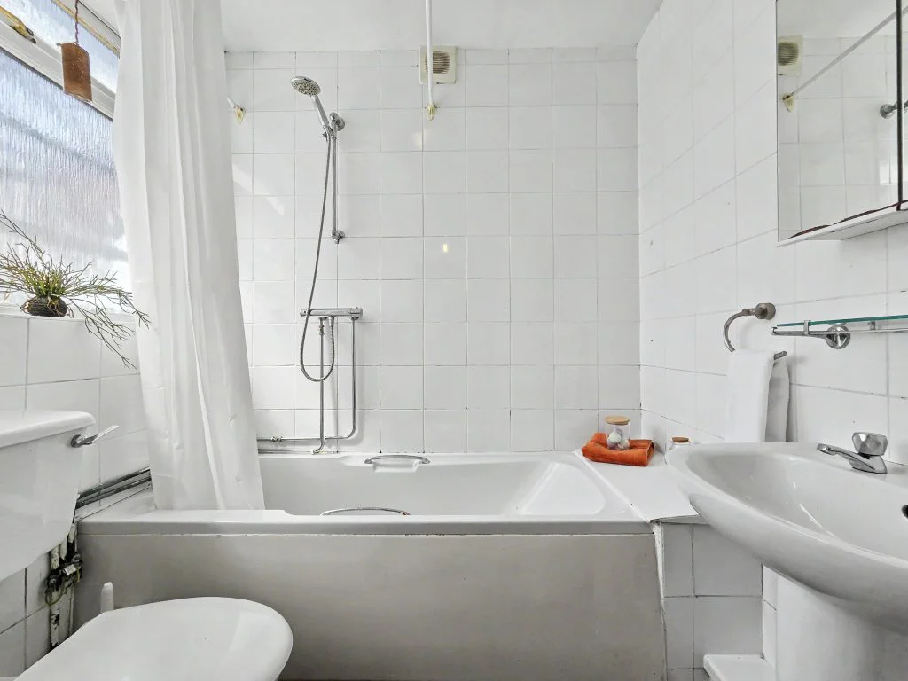 145B - Ground Floor Bathroom