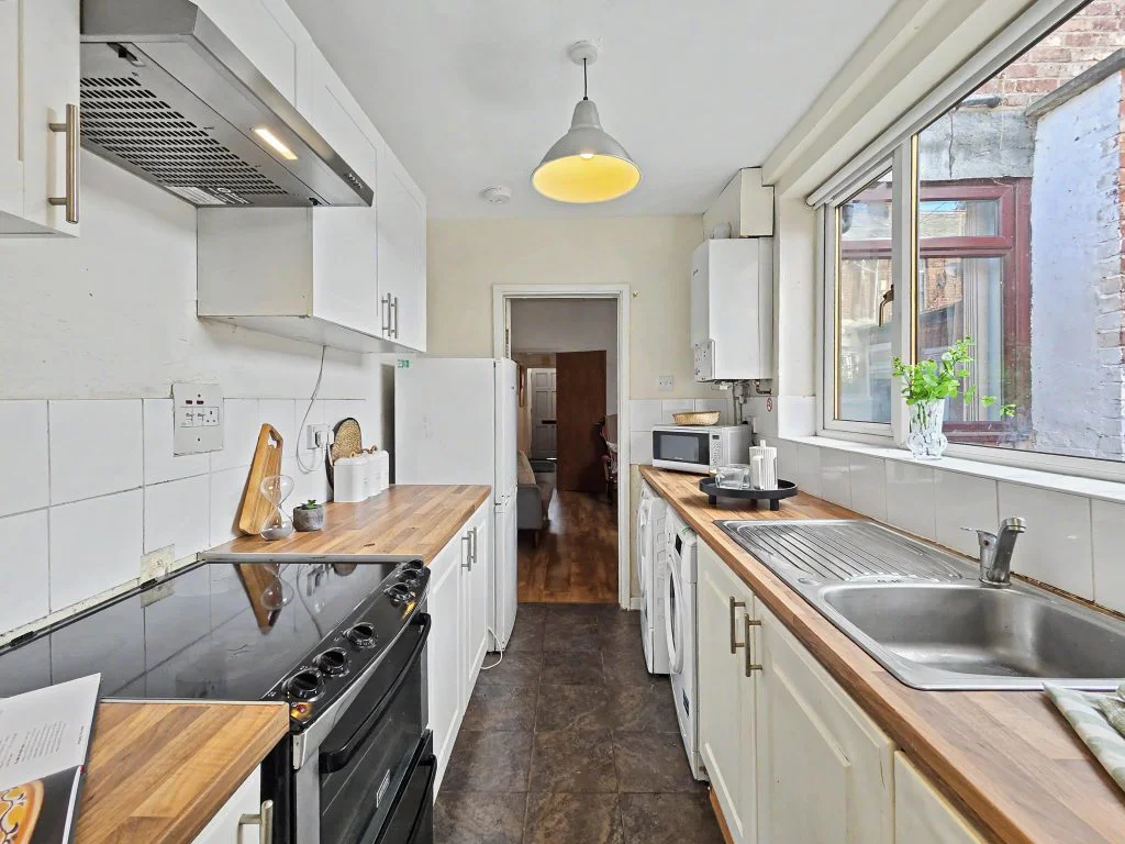 145B - Kitchen
