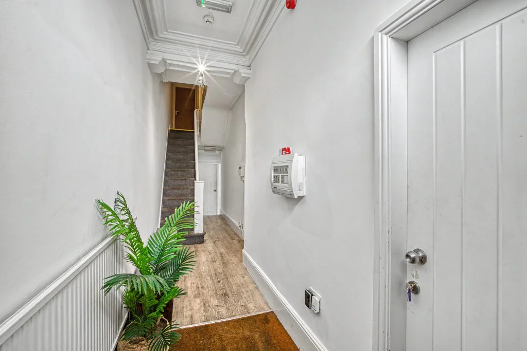 189SL - Hallway