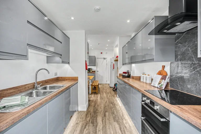 189SL - Kitchen