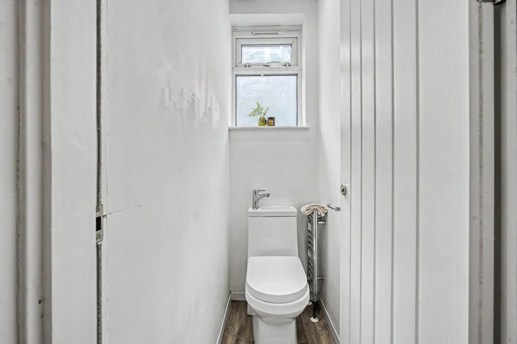 189SL - Ground-floor WC
