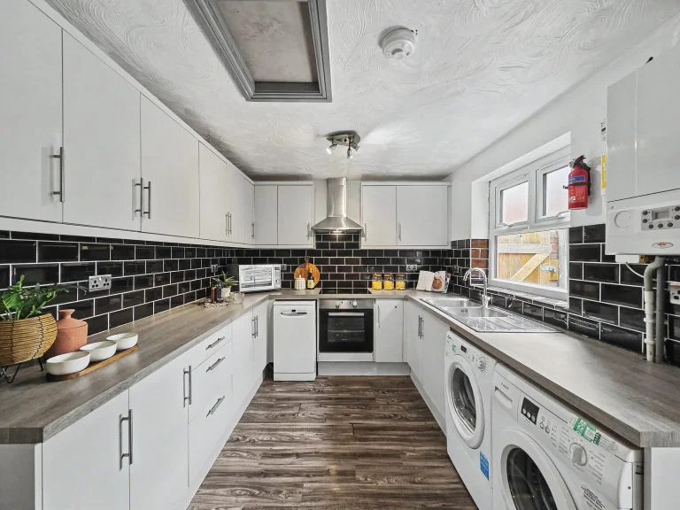 19R - Kitchen