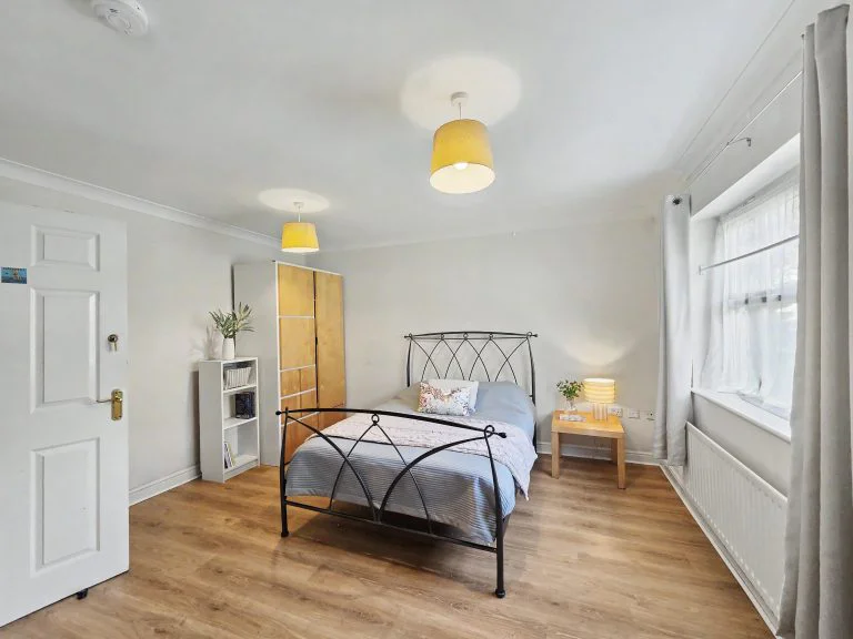 1HC - Bedroom 1