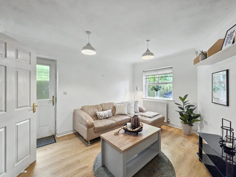 1 Hadfield Close
