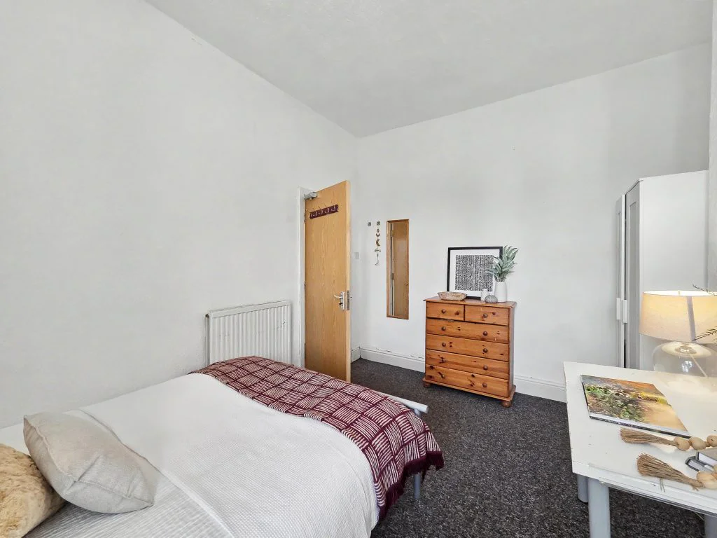 20LG - Bedroom3