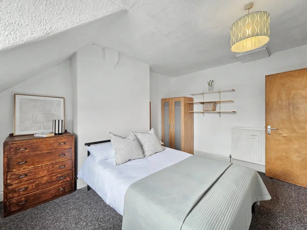 20LG - Bedroom6