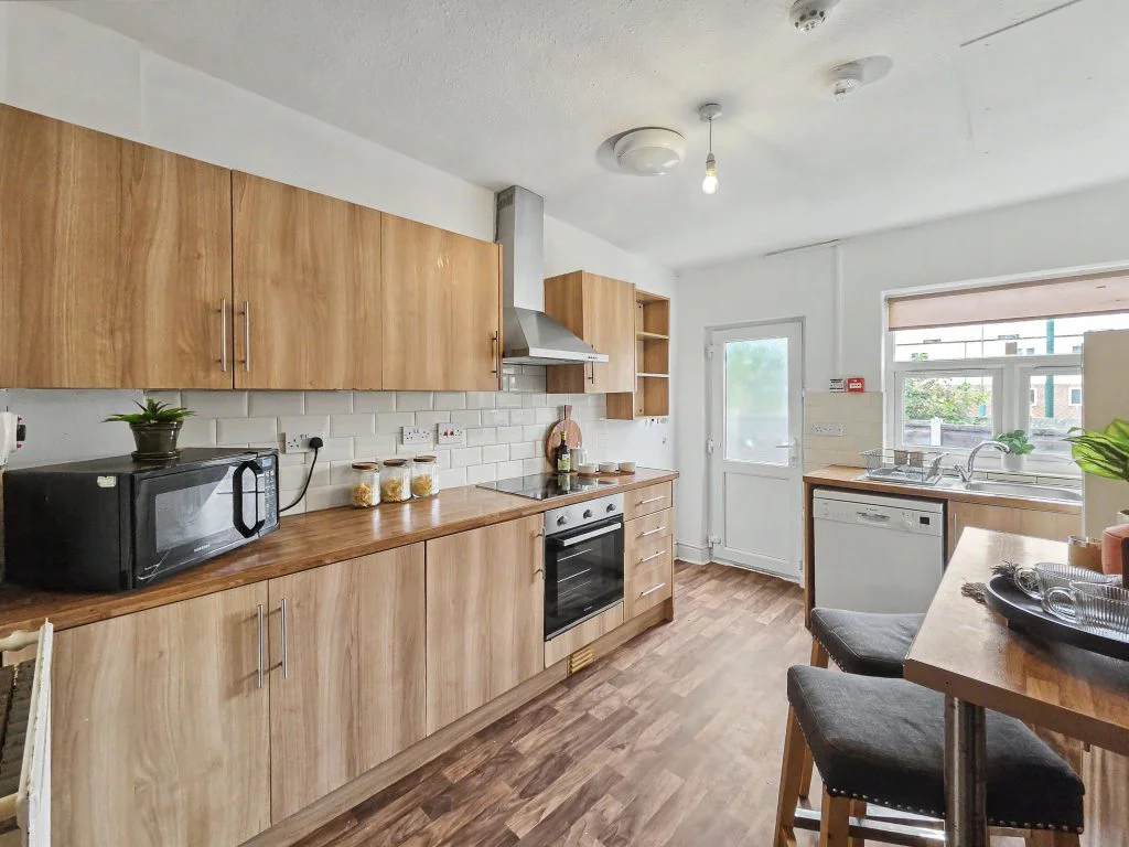 20LG - Kitchen