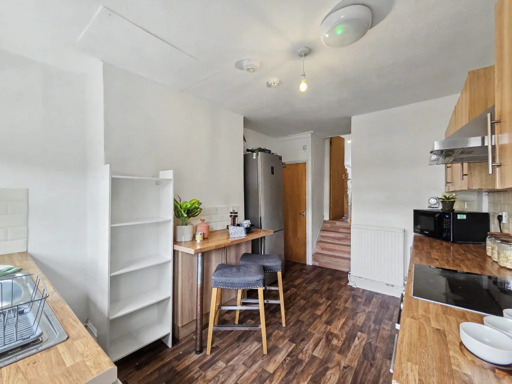 20LG - Kitchen
