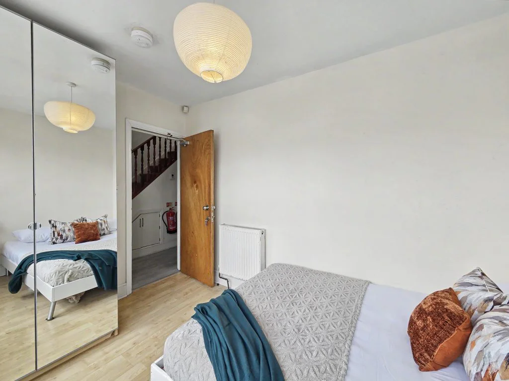21L - Bedroom 1