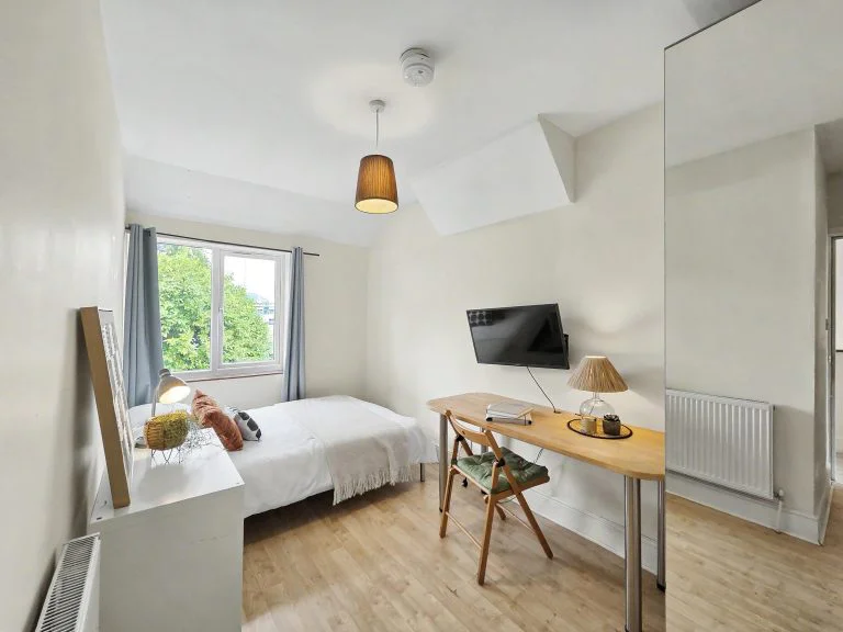 21L - Bedroom 5