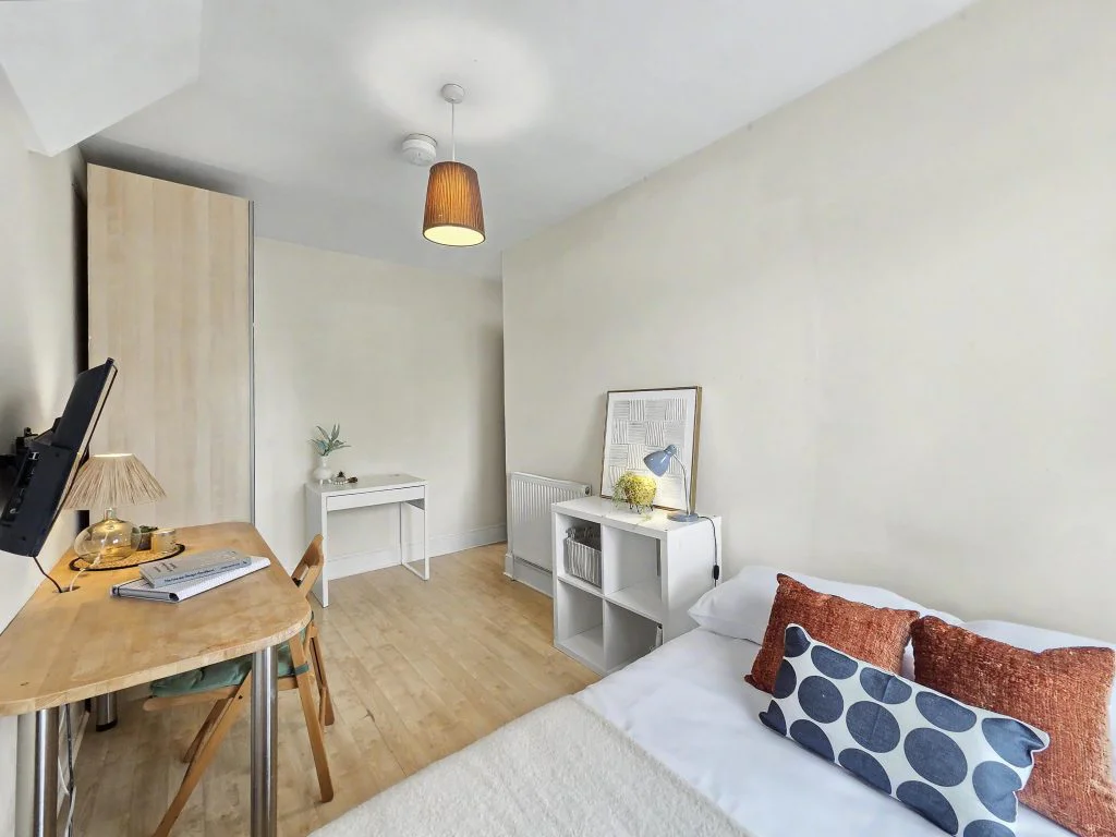 21L - Bedroom 5