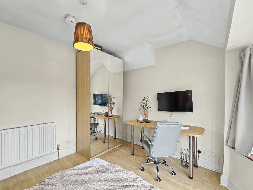 21L - Bedroom 6