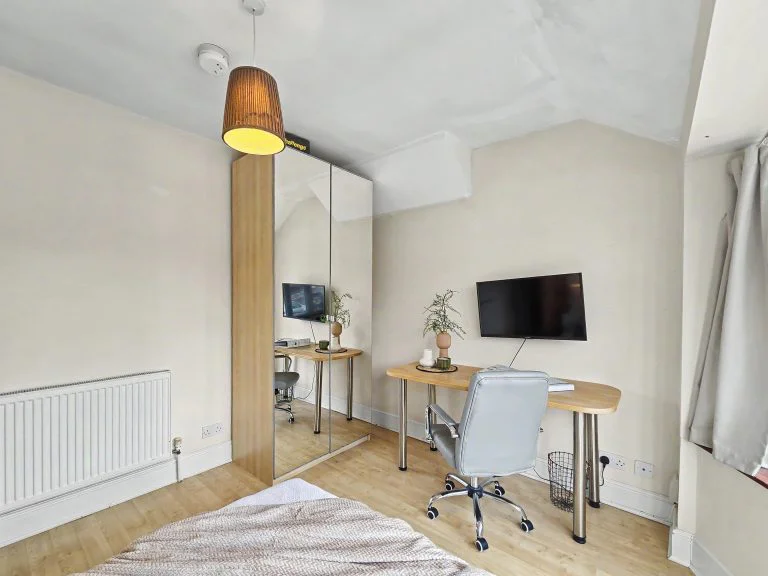 21L - Bedroom 6