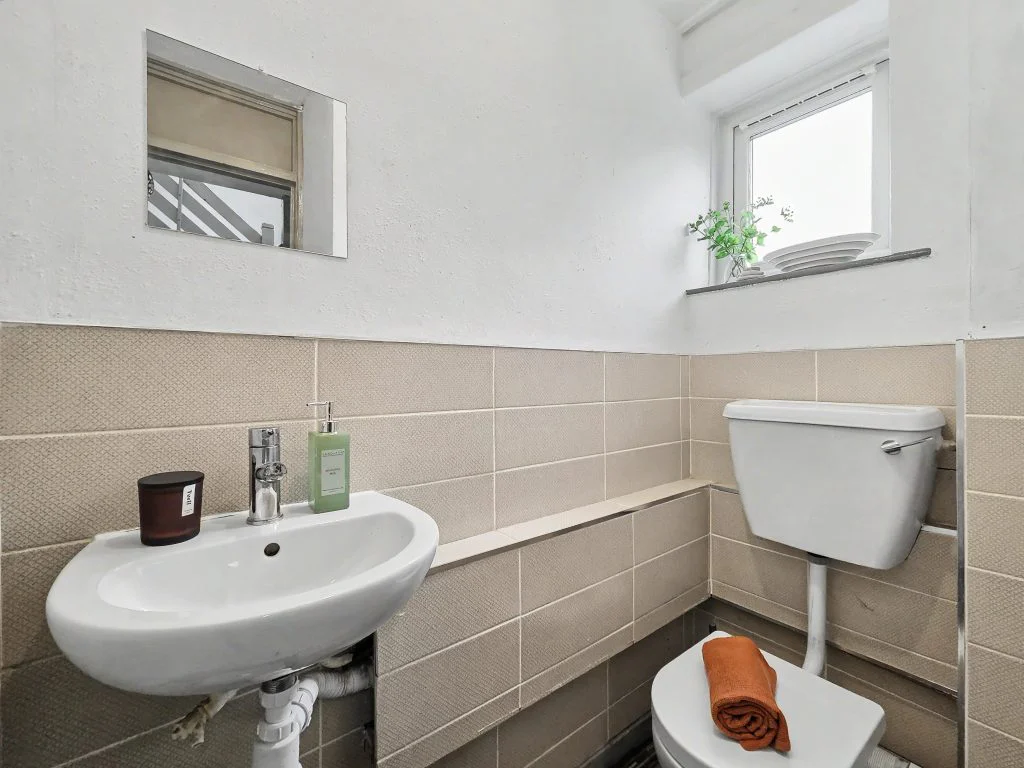 2SW - Ground-floor WC
