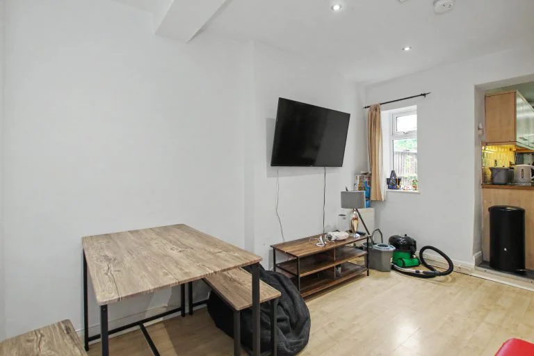 47 Kingswood Road