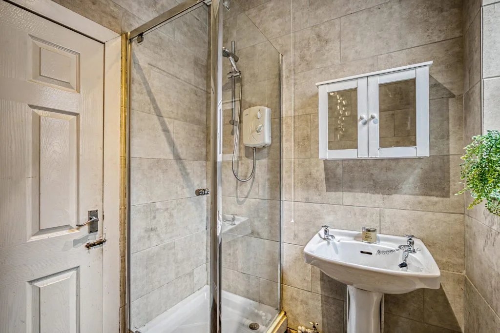 7K - First-floor bathroom