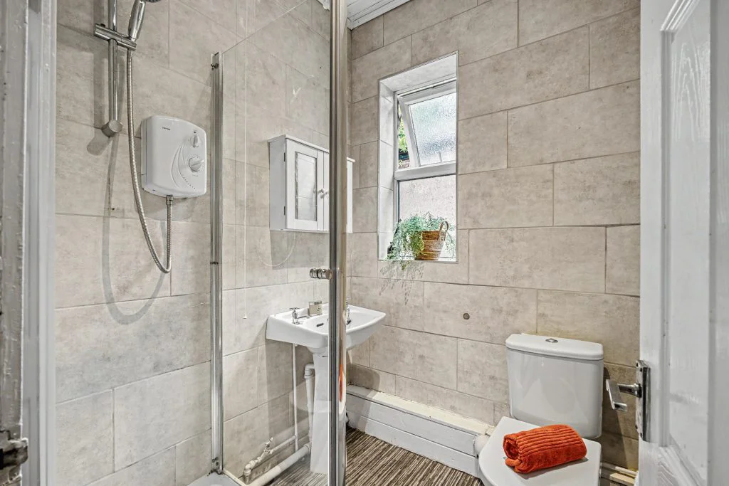 7K - First-floor bathroom